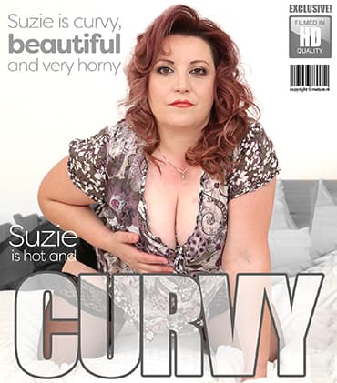 Beautiful curvy mature Suzie loves playing with her trimmed pussy