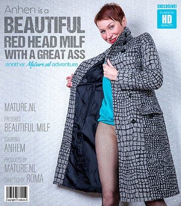 Short red haired MILF Anhen with her perfect ass