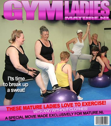 Gym ladies streching their pussies in the gym
