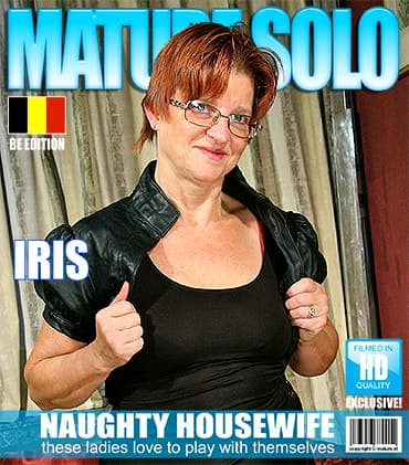 Mature housewife playing with herself