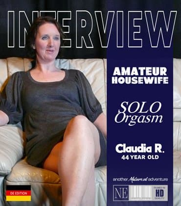 Amateur Housewife Claudia loves to orgasm!