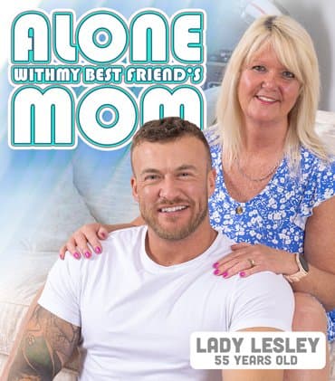 Alone at home with my friends mom! Fucking her granny pussy in secret!