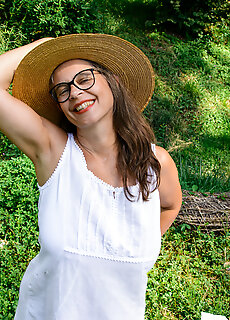 Mature.nl - Hairy Busty Tina Loves To Get Wet Outside In The Grass