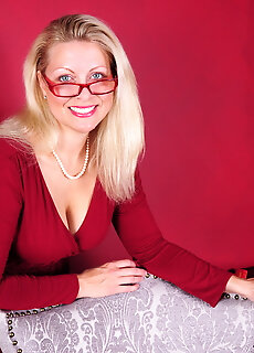 Hot American Housewife Showing Off Her Dirty Mind
