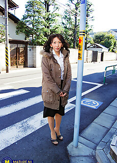 Mature.nl - Skinny Japanese Milf Mako Shinozuka Gets Creampied After Her Job Interview