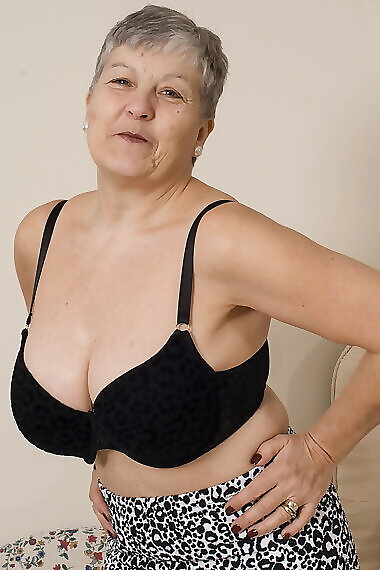 British Big Breasted Mature Lady Getting Naughty