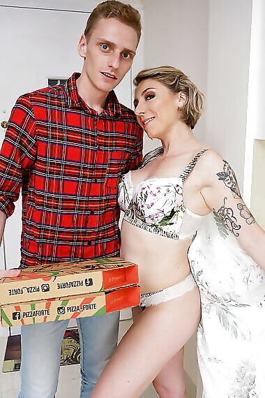 When This Milf Orders Pizza She Just Wants To Be Fucked In The Ass